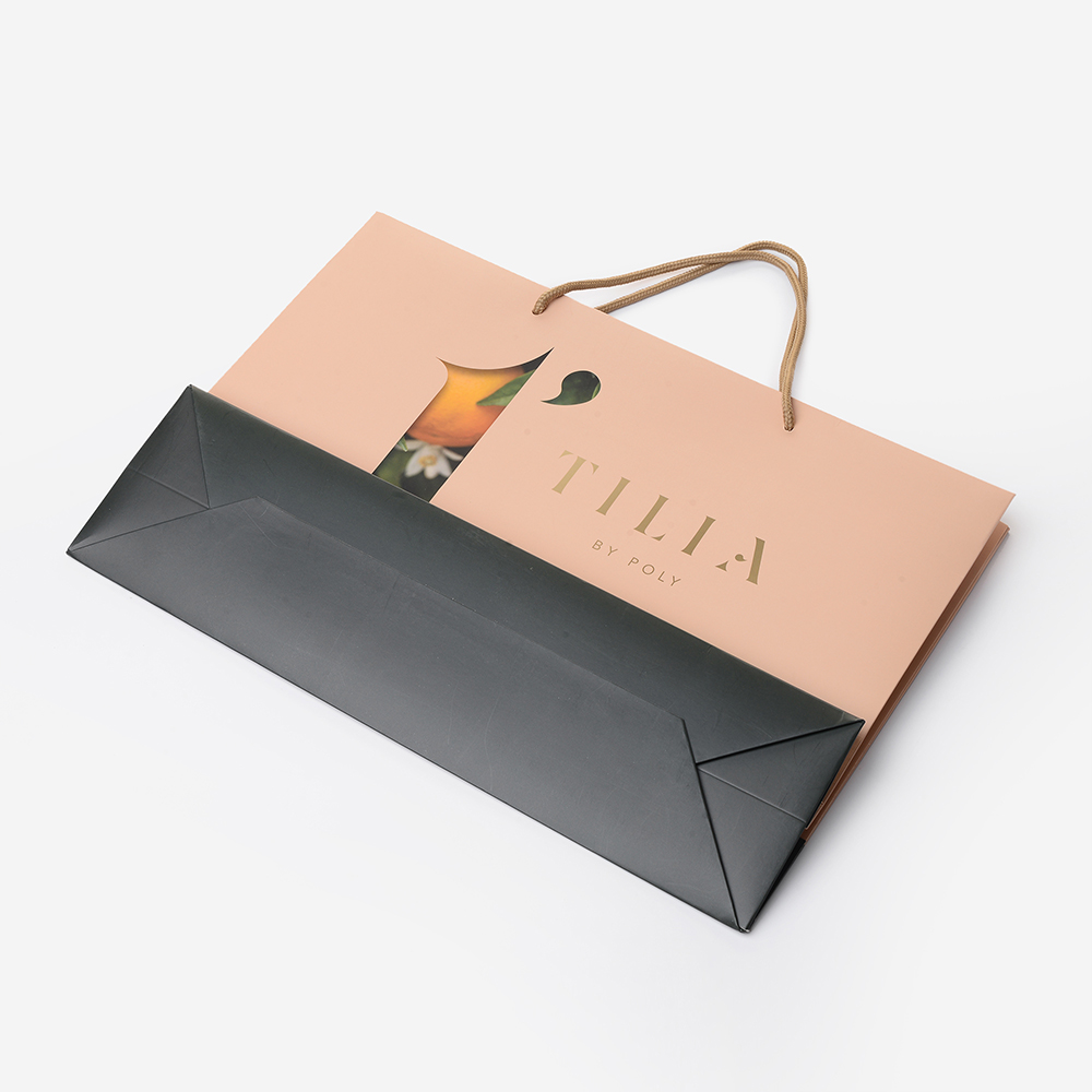 Luxury cosmetics gift shopping paper bags with button printing your own logo 