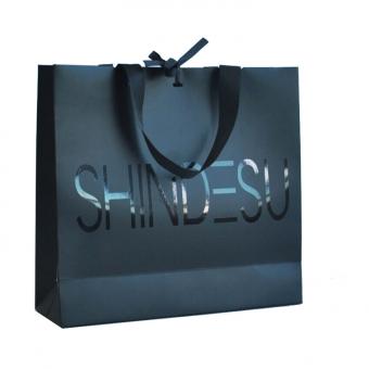 China Spot UV Luxury Gift Black Paper Shopping Bag with Grosgrain Ribbon