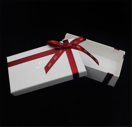 new design small white cardboard gift box packaging with lid ribbon for watch
