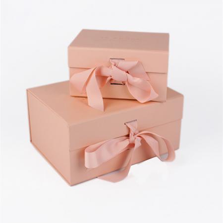 Custom Logo Luxury Cardboard Magnetic Folding Gift Box With Ribbon Closure