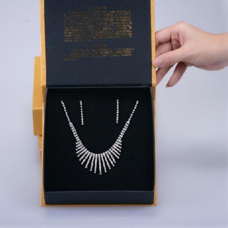 Black paper jewelry gift box for necklace