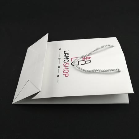 Custom White A4 Size Free Sample Paper Gift Bag