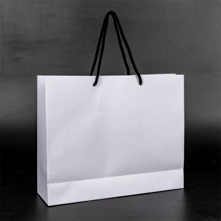 Wholesale Design Custom Logo Exquisite White Shopping Kraft Paper Bag